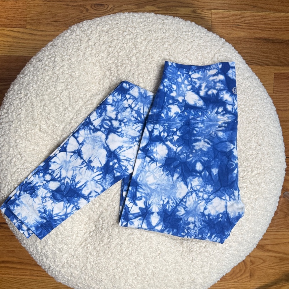 Lululemon Athletica Blue Tie-Dye Leggings
